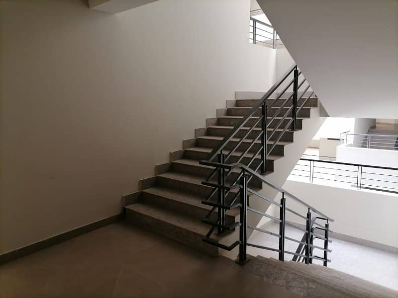 2 Bed DD Corner Flat 11