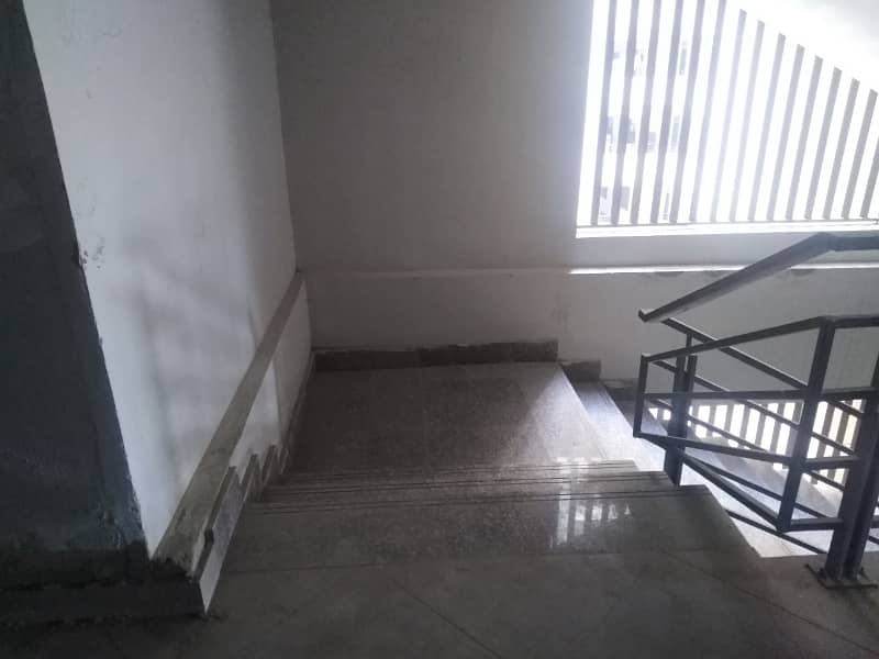 2 Bed DD Corner Flat 23
