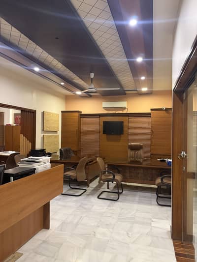550 Square Yard Corner (Commercial) House For Rent