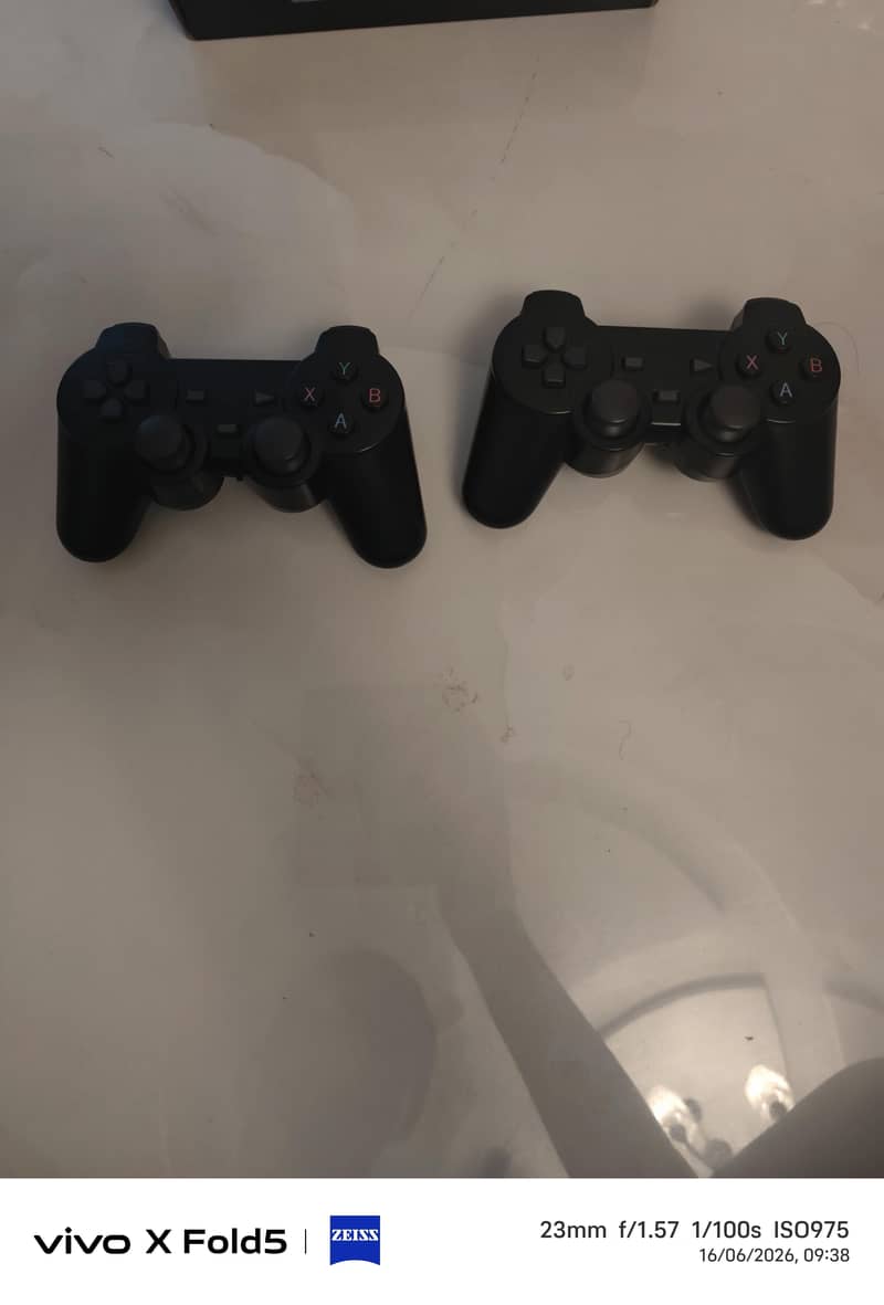 2.4G wireless controller gamepad. 1