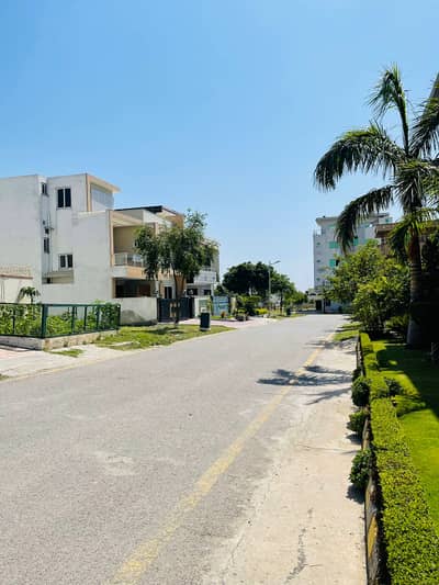 extra land Corner plot 8 Marla Residential Plot For Sale in Sectori F-17 Islamabad.