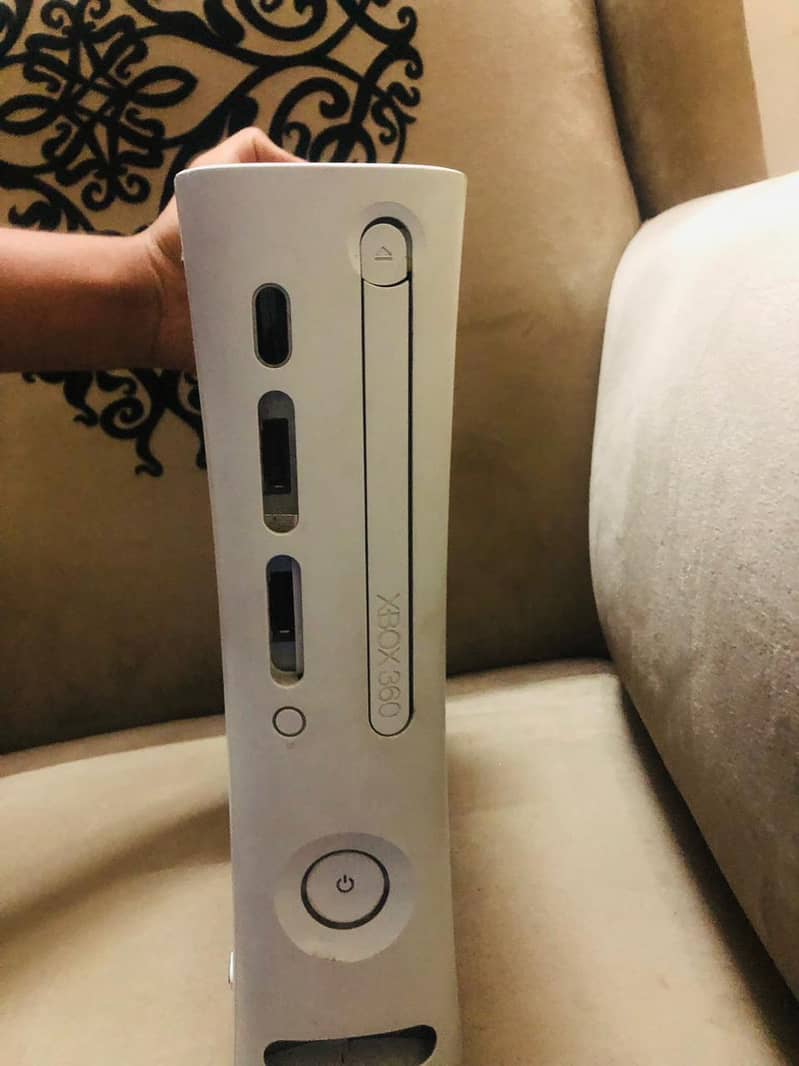 XBOX360 MINT CONDITION 4