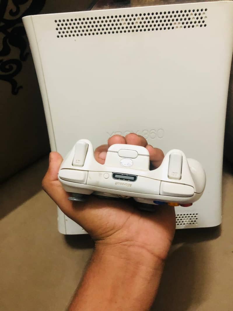 XBOX360 MINT CONDITION 8