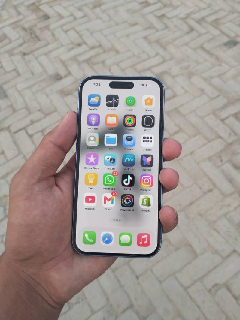 Apple iPhone 16 1