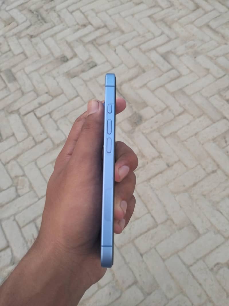 Apple iPhone 16 2