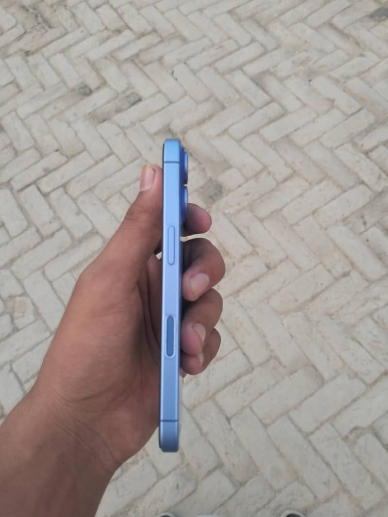 Apple iPhone 16 3