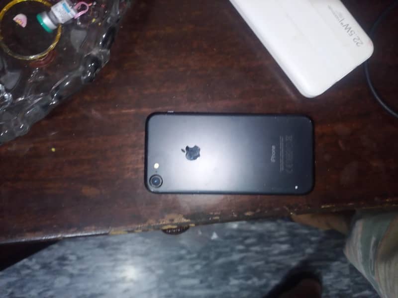 Apple iPhone 7 2