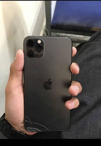 I phone 11 pro max 100 health 64gb whatsapp 03295056237