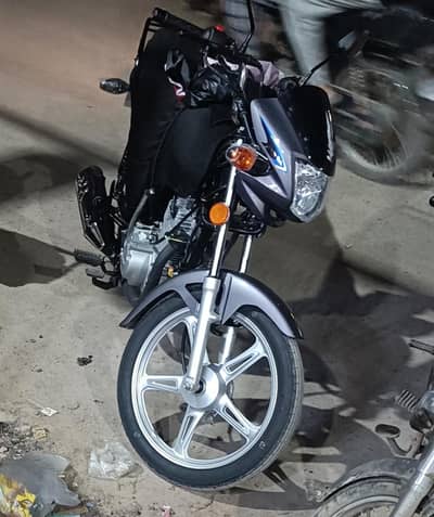 GD 110s 9800 KMs  1st Owner  25 Model