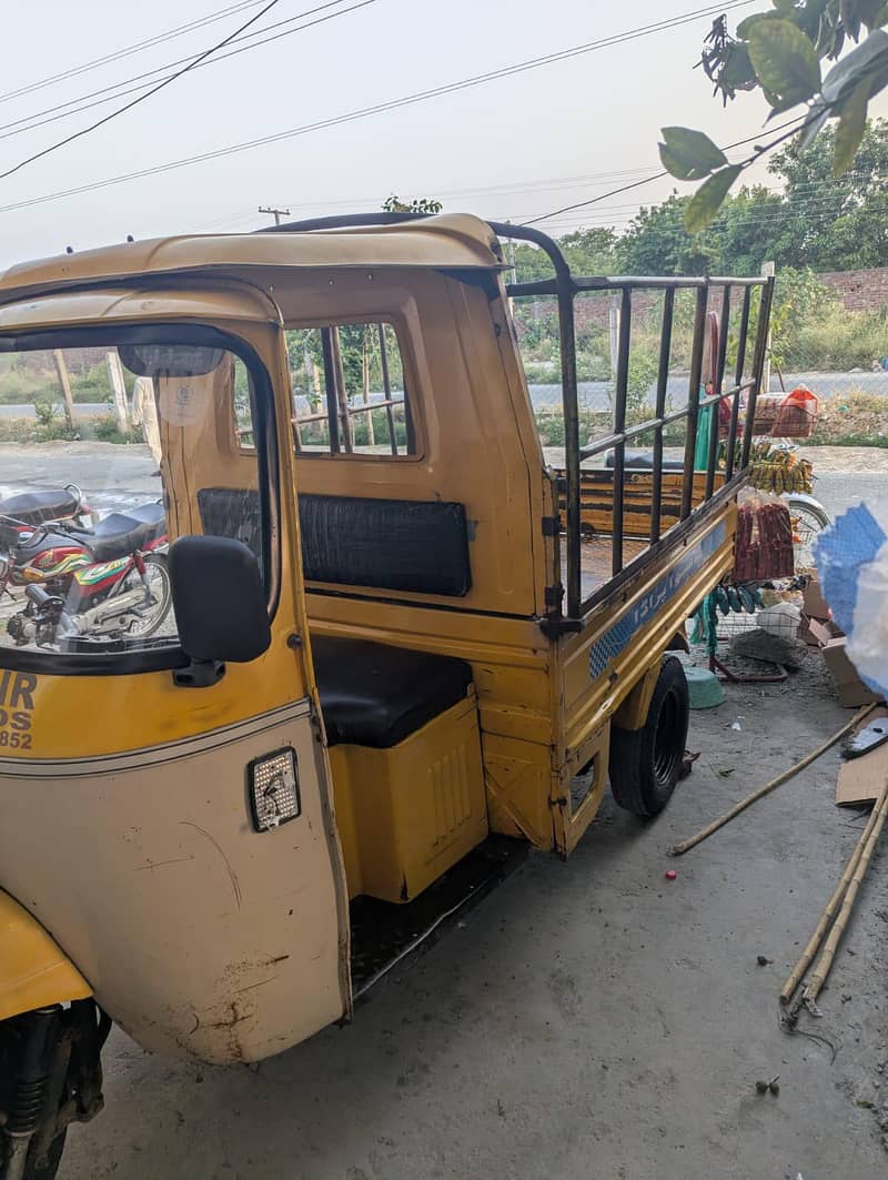 loader Rickshaw 3