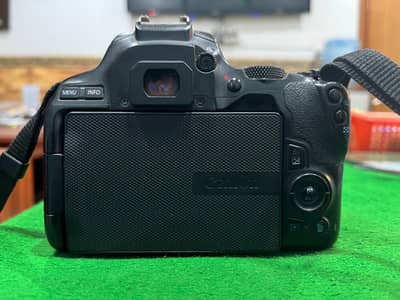 Canon EOS 200D DSLR