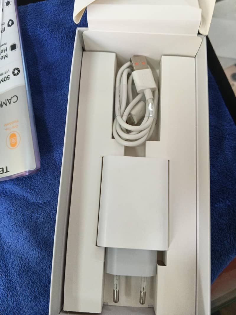 Tecno Camon 40pro 5
