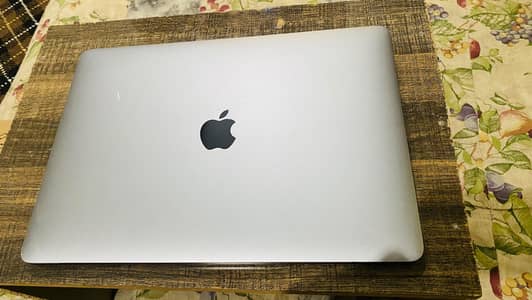 Macbook pro 13 core i5 2019 model