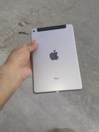 Used . . iPad Mani 4 . . 128GB