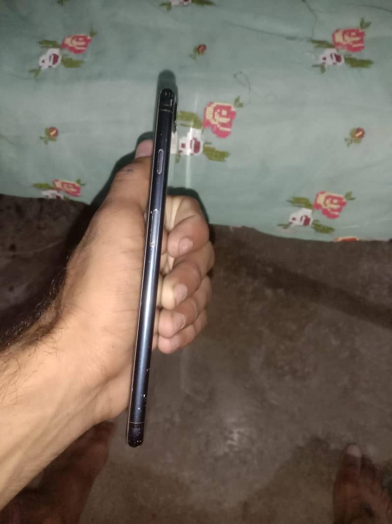 Apple iPhone 7 Plus 2