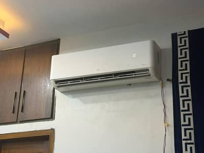 Tcl 1.5 ton Dc inverter heat and cool totally genuine good condition