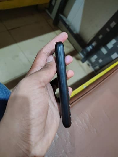 Philips Fun 210 mobile 3 sim wala hei  box chrger sb hei sth