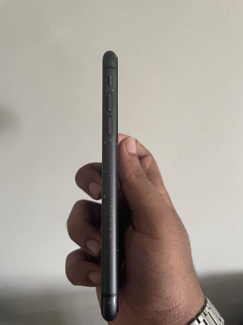 Apple iPhone 11 7