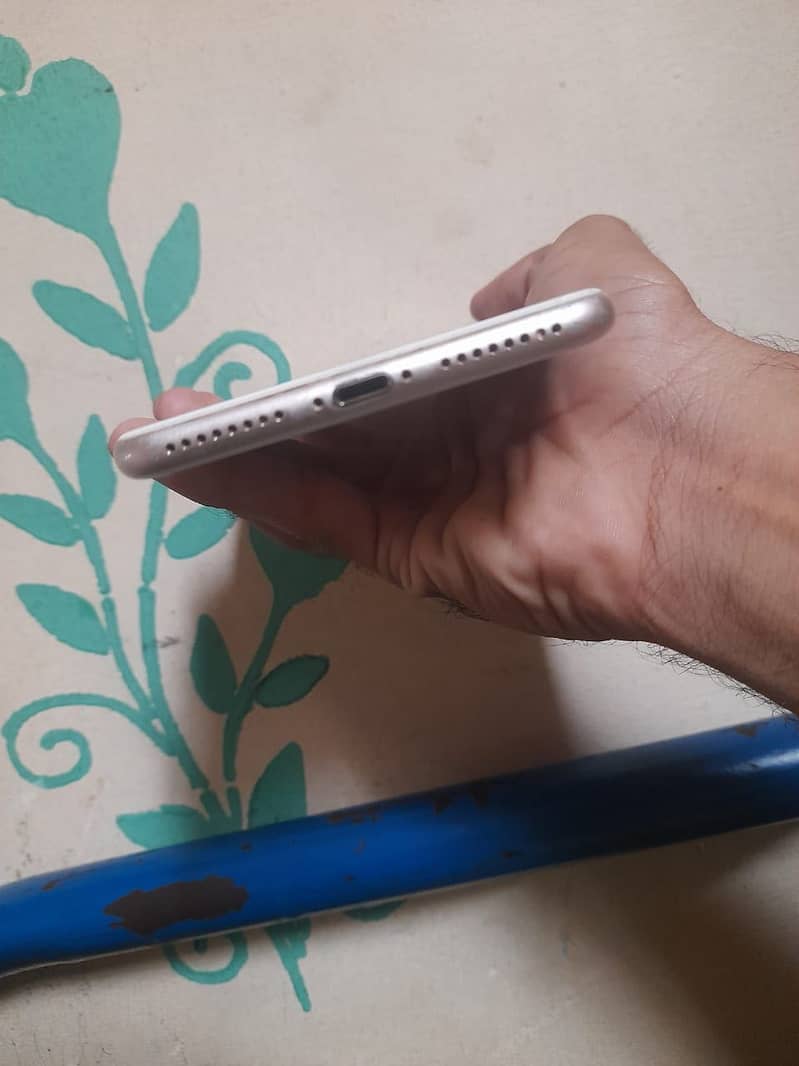 Apple iPhone 7 Plus 0