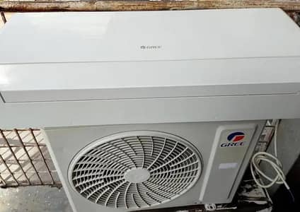 Gree 1.5 ton Dc inverter heat and cool totally genuine good condition