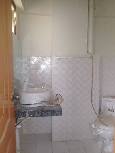 3 bed dd 1st floor flat available for rent