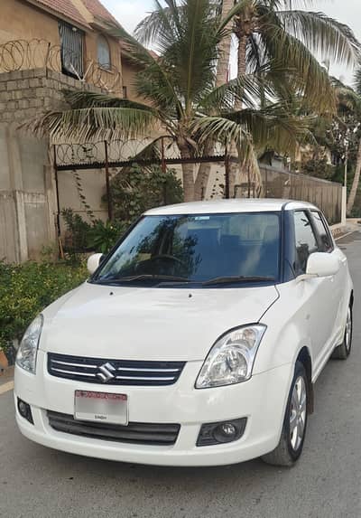 SUZUKI SWIFT 1.3 DLX NAVGATION 2017