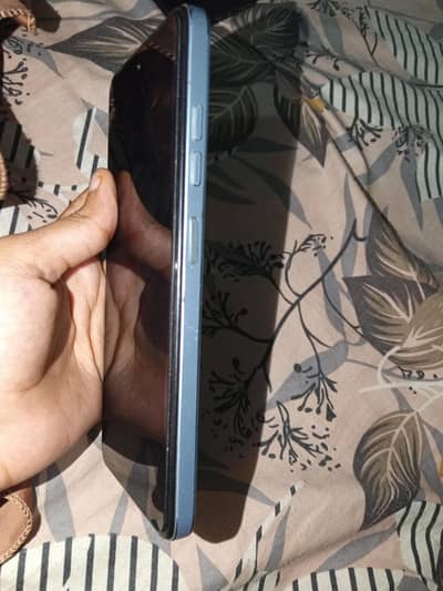 Tecno spark20C 4 128 gb