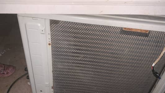 Dc inverter ac 1 ton in very good condition