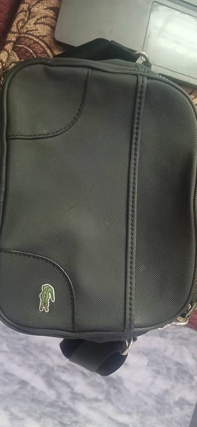 orginal lacoste bag 9/10 almost new
