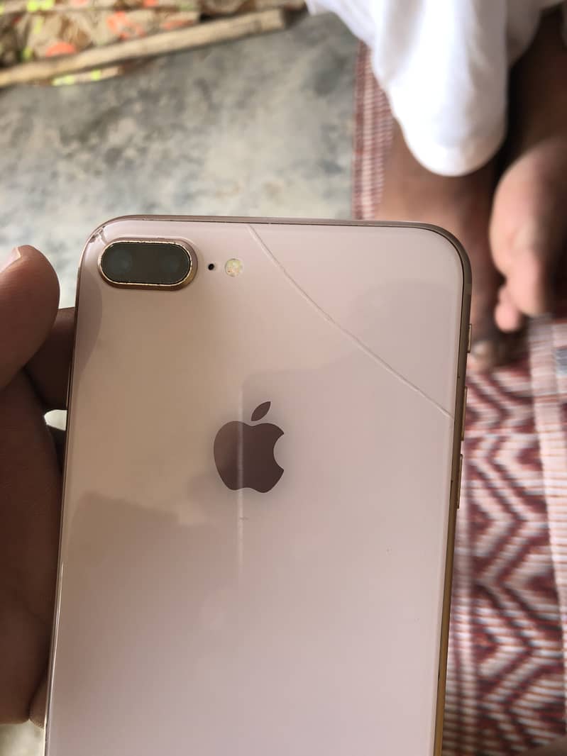 Apple iPhone 8 Plus 0
