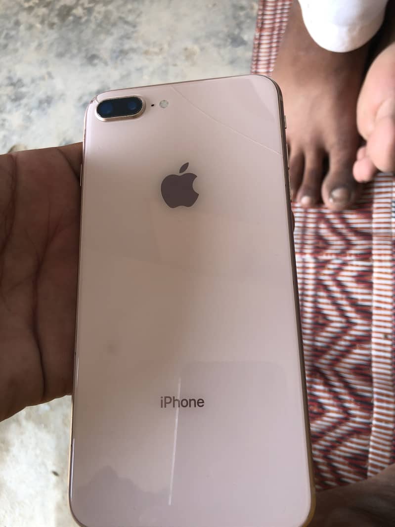 Apple iPhone 8 Plus 3