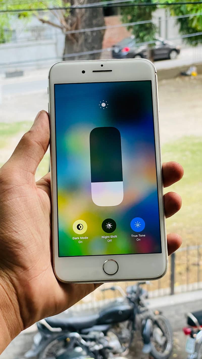 Apple iPhone 8 Plus 3