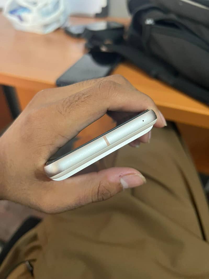 Google Pixel 8 6