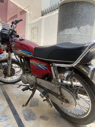 Honda 125 Red colour 17/18 Modal Condition 10by9 All ok bike