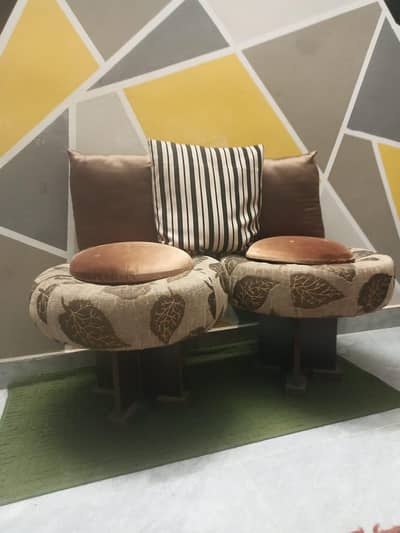 pouf ottoman/ round stool