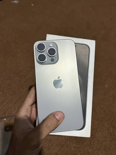 iPhone 15 Pro Max FU