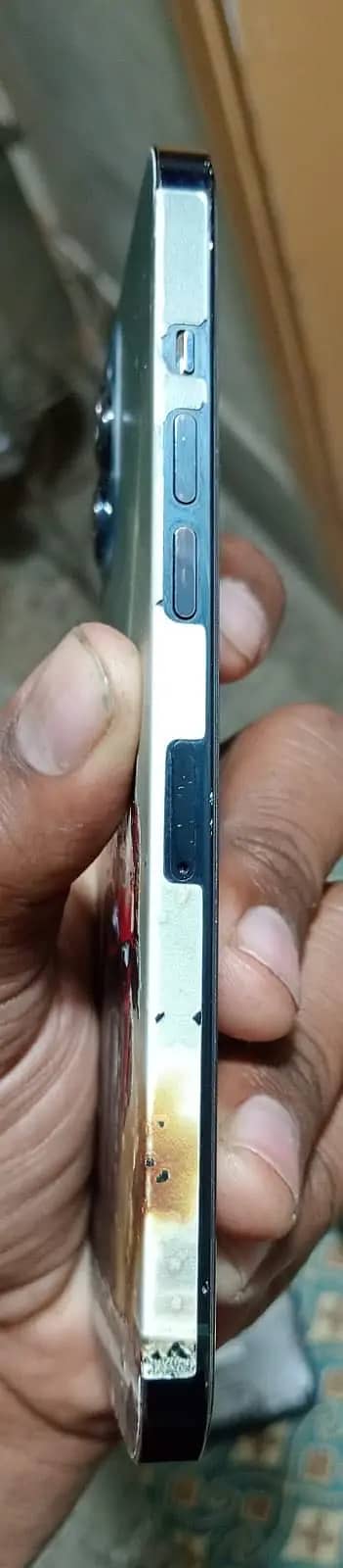 Iphone 12 pro max 4