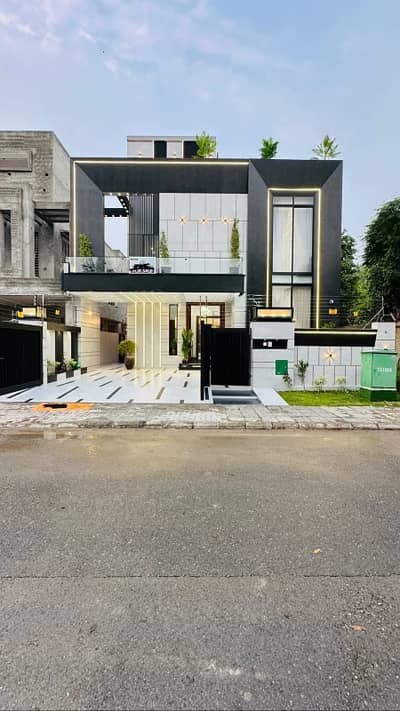 A BEAUTIUL 10 MARLA HOUSE F0R SALE IN CHAMBELLI BLOCK SECTOR C BAHRIA TOWN LAHORE