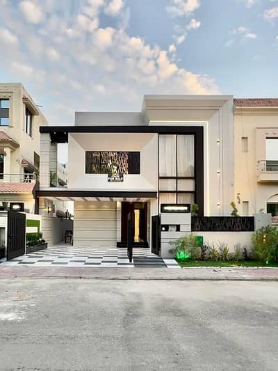 10 MARLA BEAUTIFUL HOUSE FOR SALE IN NARGIS BLOCK SECTOR C BAHRIA TOWN LAHORE