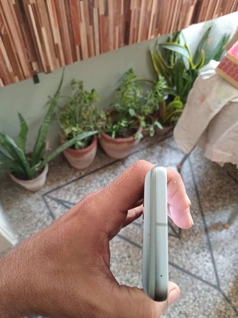 Google Pixel 8 2