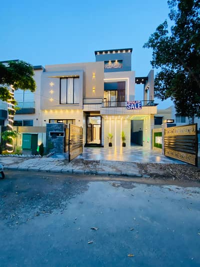 A PRIME LOCATION 10 MARLA HOUSE FOR SALE IN GHAZNVI BLOCK BAHRIA TOWN LAHORE