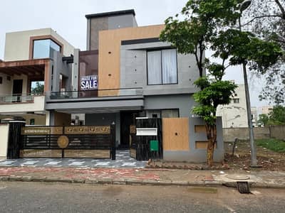 10 MARLA LUXURY MODREN HOUSE FOR SALE IN NISHTER BLOCK BAHRIA TOWN LAHORE