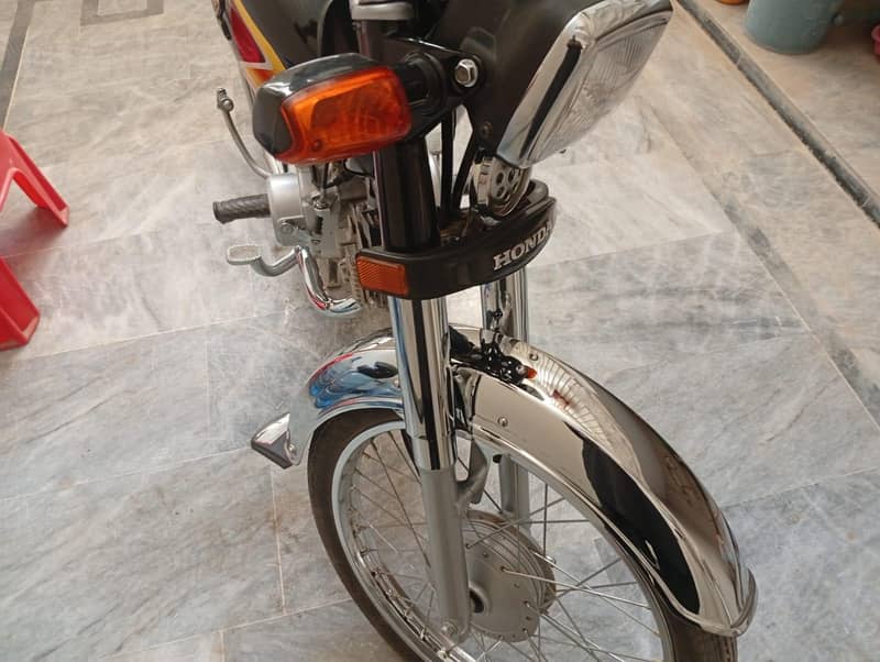 Honda CD-70 9