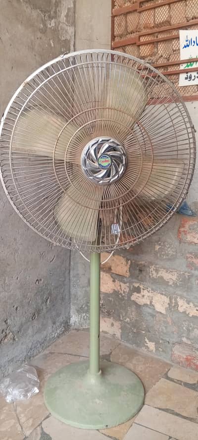 akbar fan 6 month used