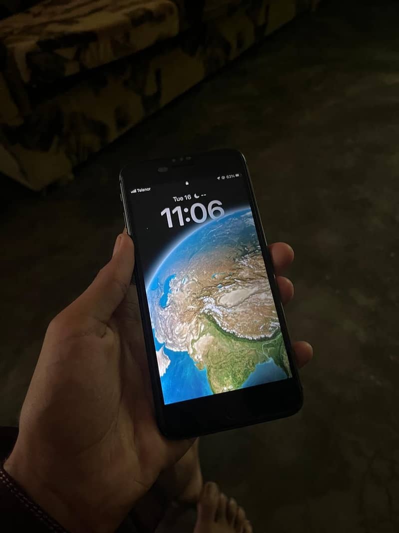 Apple iPhone 8 Plus 0