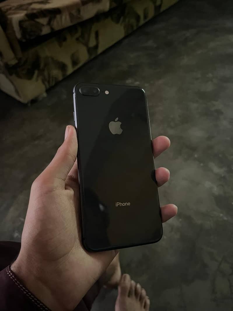 Apple iPhone 8 Plus 1