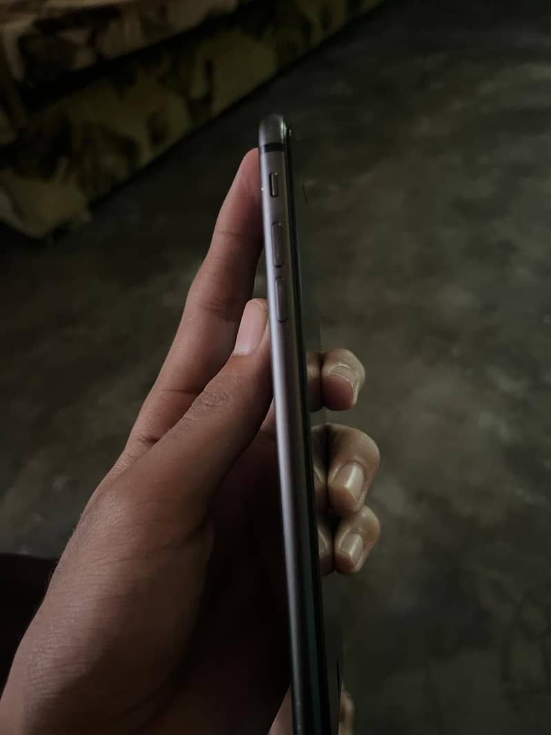Apple iPhone 8 Plus 2