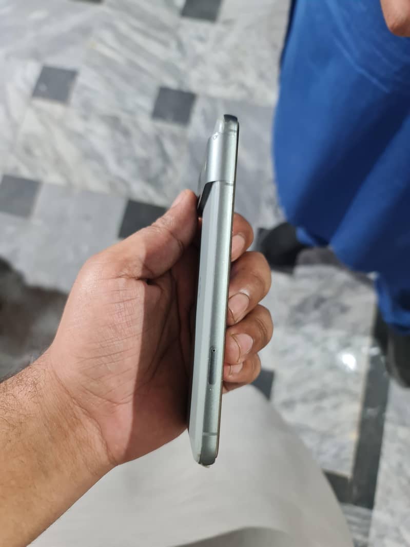 Google Pixel 8 4