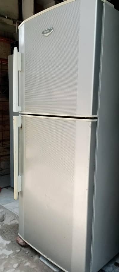 Hair company ki fridge he 03226035630