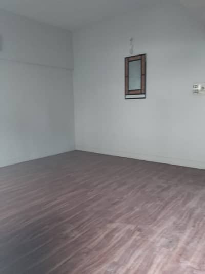 A flat on sale at first floor in zohra apartment Gulshan Iqbal block 5  900 sq. ft Ist floor 2bed dd with Roof Leased  Demand final 95 Bank loan also applicable on it Rent Rs 45,000 (at present it is rented out) *Code(16593)*